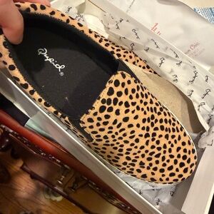 Qupid Women's Tan and Black Spotted Loafers